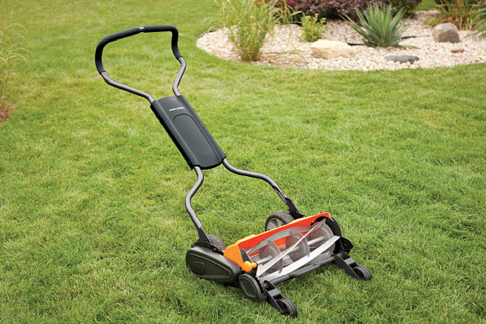 Fiskars Momentum Reel Mower Fiskars Momentum Reel Mower