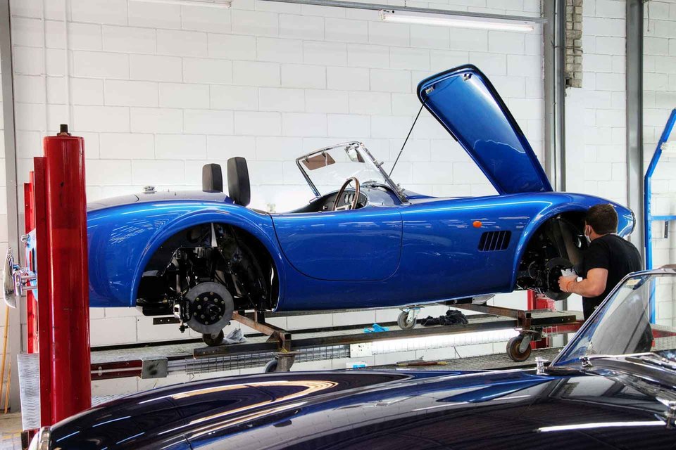 Ac Cobra Series Electric Roadster Uncrate