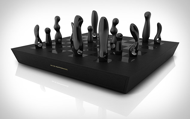 Kiki De Montparnasse Chess Set