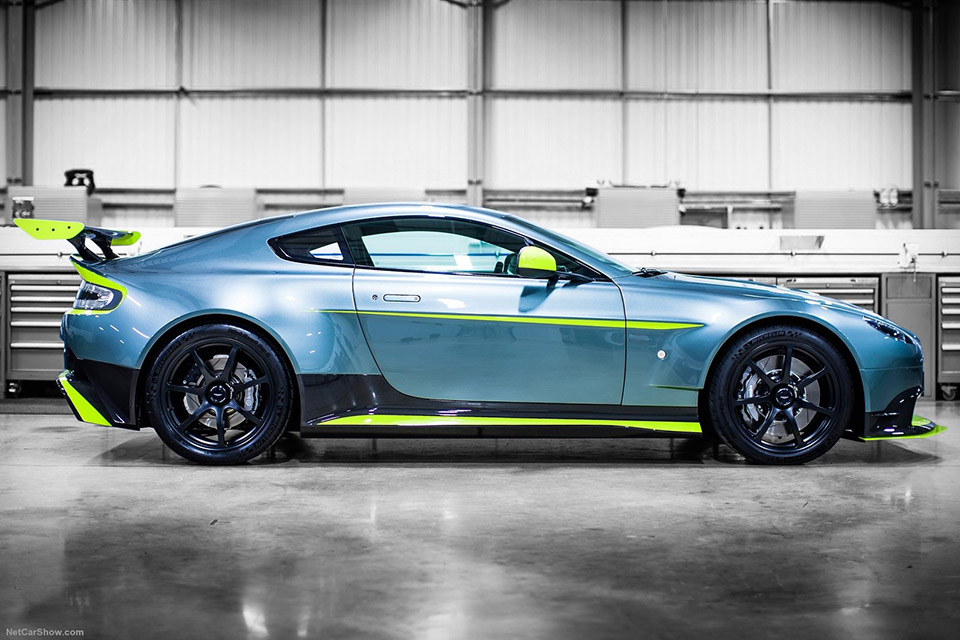 aston-vantage-gt8-2.jpg