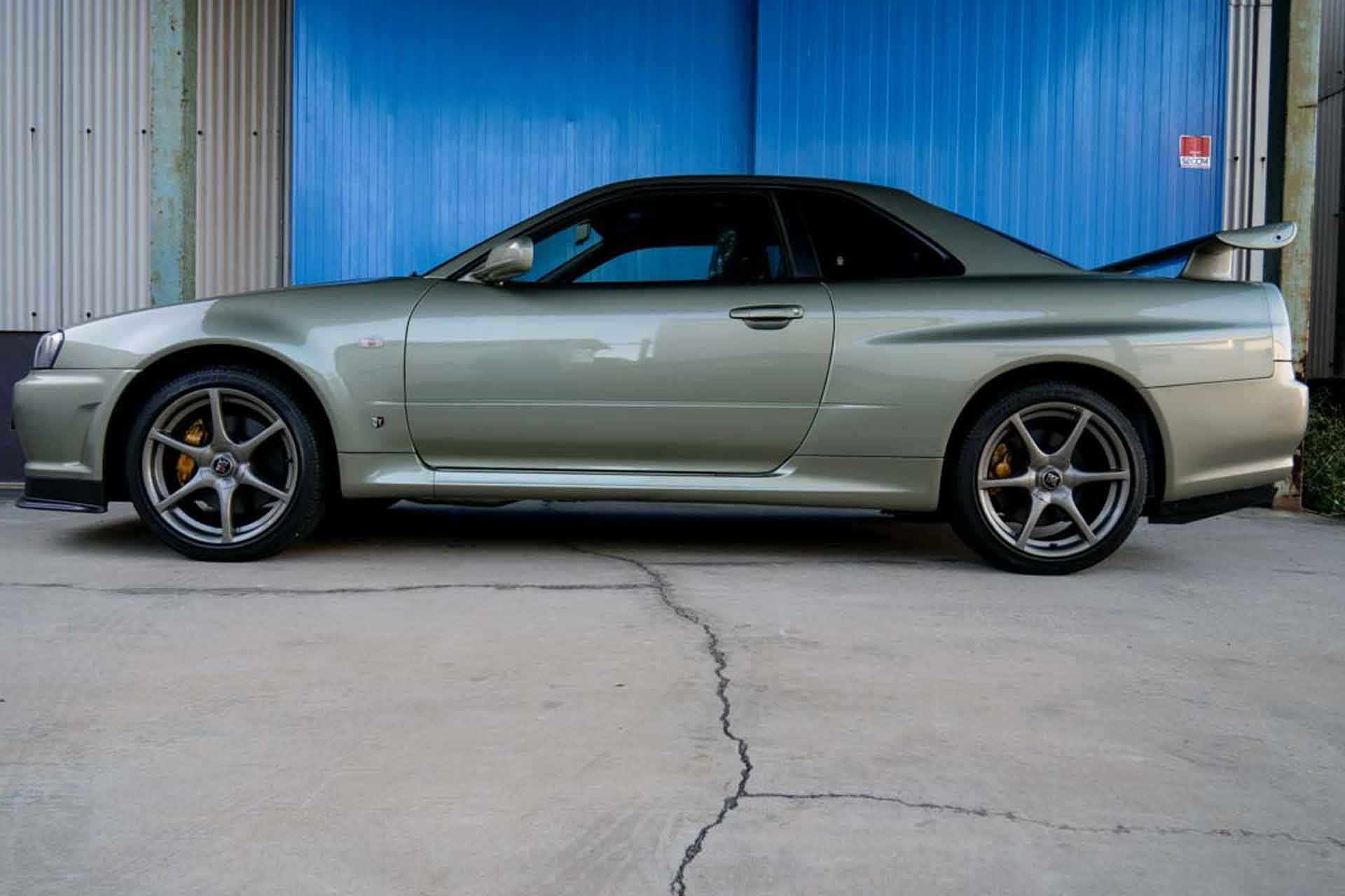 Nissan Skyline Gt R V Spec Ii Nur Coup Uncrate