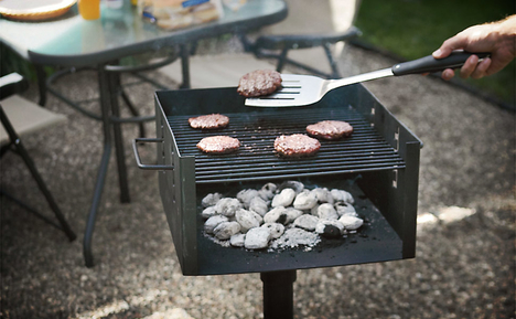 Park-Style Charcoal Grill Park-Style Charcoal Grill