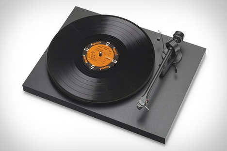 Pro-Ject Debut III Audiophile Turntable Pro-Ject Debut III Audiophile Turntable