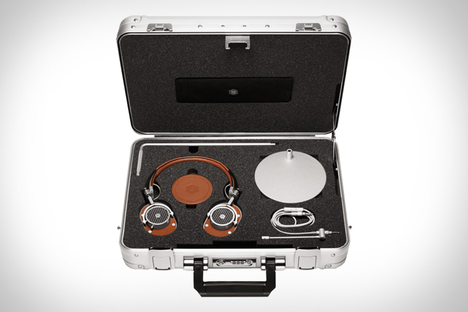 Master & Dynamic Headphone Halliburton Kit Master & Dynamic Headphone Halliburton Kit