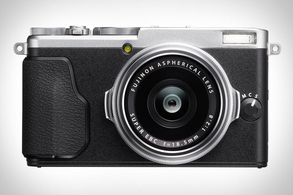 Ricoh GR II Silver Edition Camera | Uncrate Ricoh GR II Silver Edition Camera | Uncrate