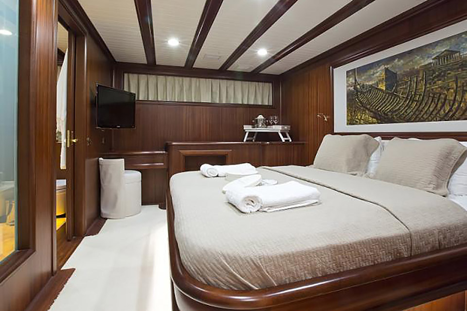 Regina Sailing Yacht