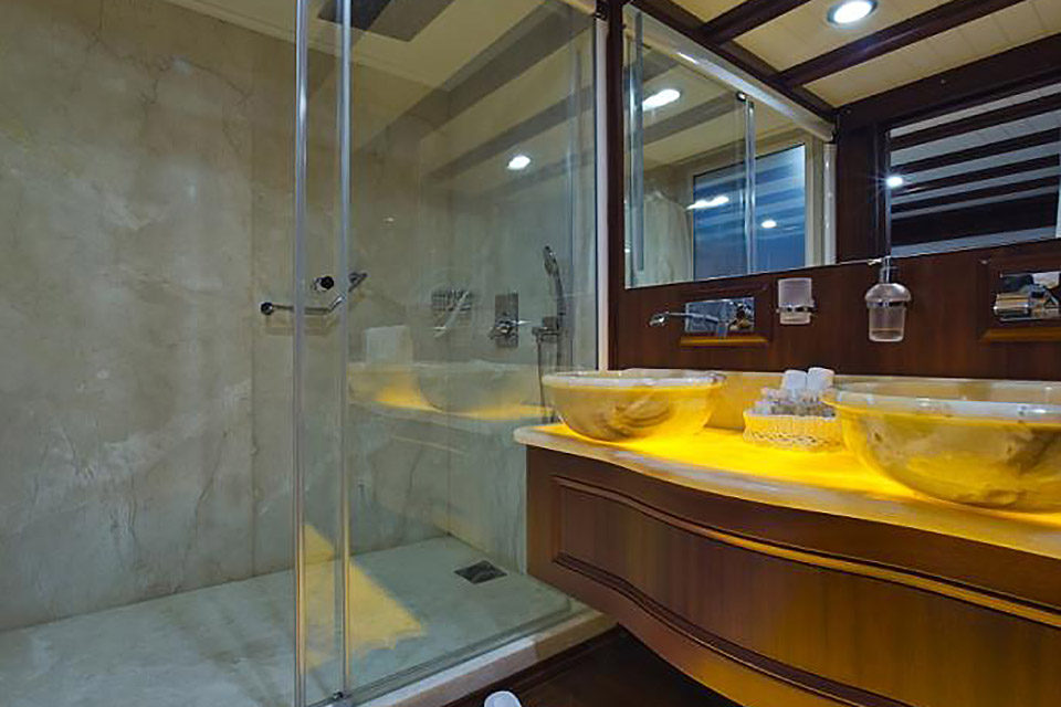 Regina Sailing Yacht