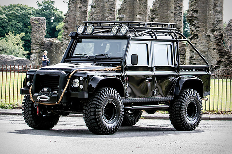 Land Rover Defender SVX Spectre Land Rover Defender SVX Spectre