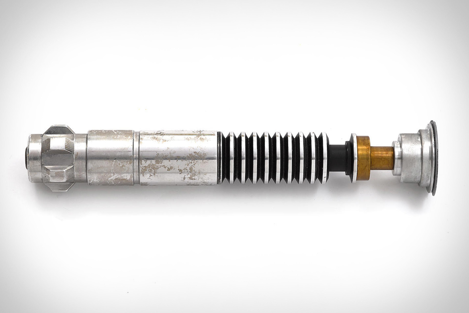 luke-skywalker-lightsaber-