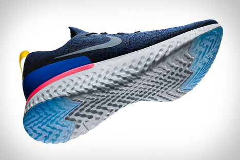 Nike Epic React Flyknit Sneaker Nike Epic React Flyknit Sneaker