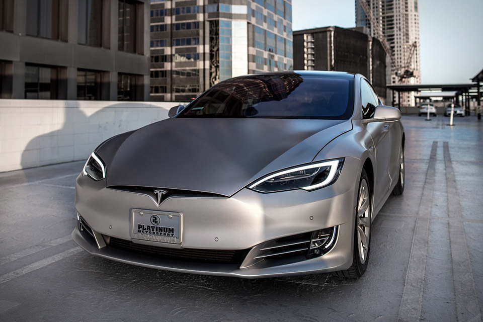 Матовая серебристая Tesla Model S от Канье Уэста