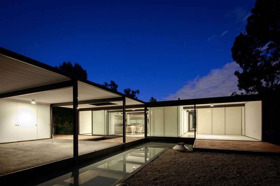 julius-shulman-case-study-house-21-1960-pierre-koenig-los-angeles-california-1960