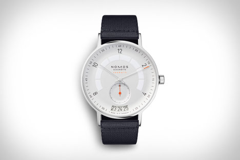 NOMOS Glashutteアウトバーンネオマティック41デイトウォッチ