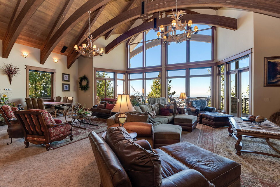 Eagle Crest Mountain Estate Uncrate