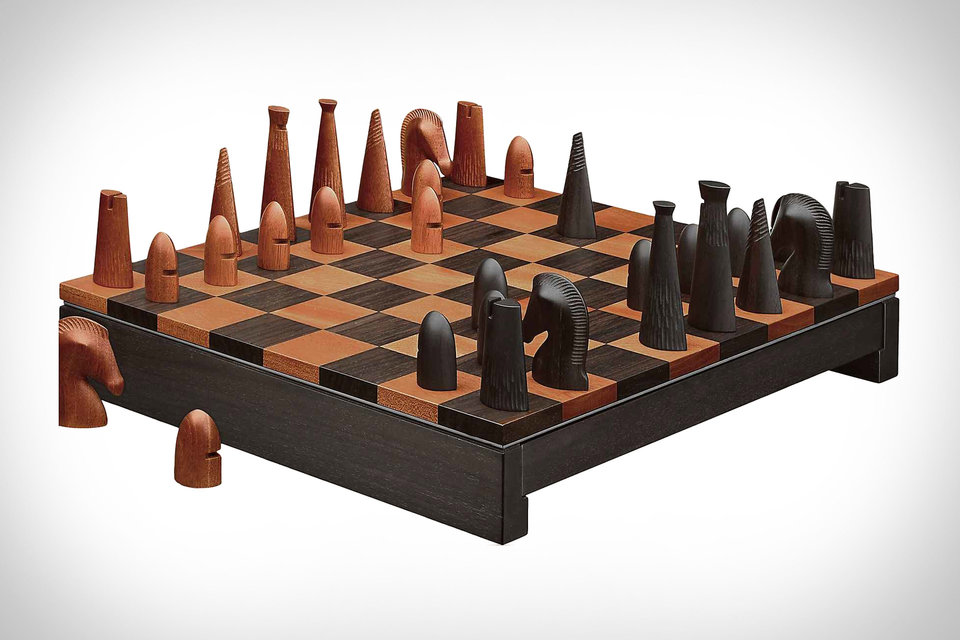 1985 Hermes Chess Set
