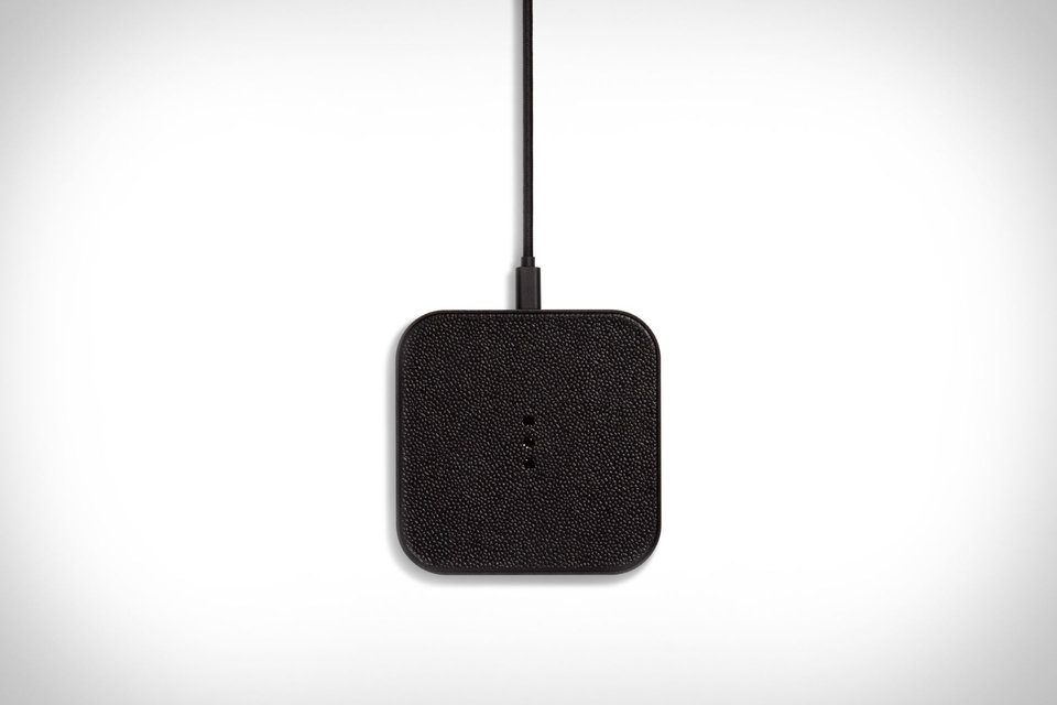 CATCH:1 ワイヤレス充電パッド Courant クーラントキャッチ1ワイヤレスチャージャー | Uncrate