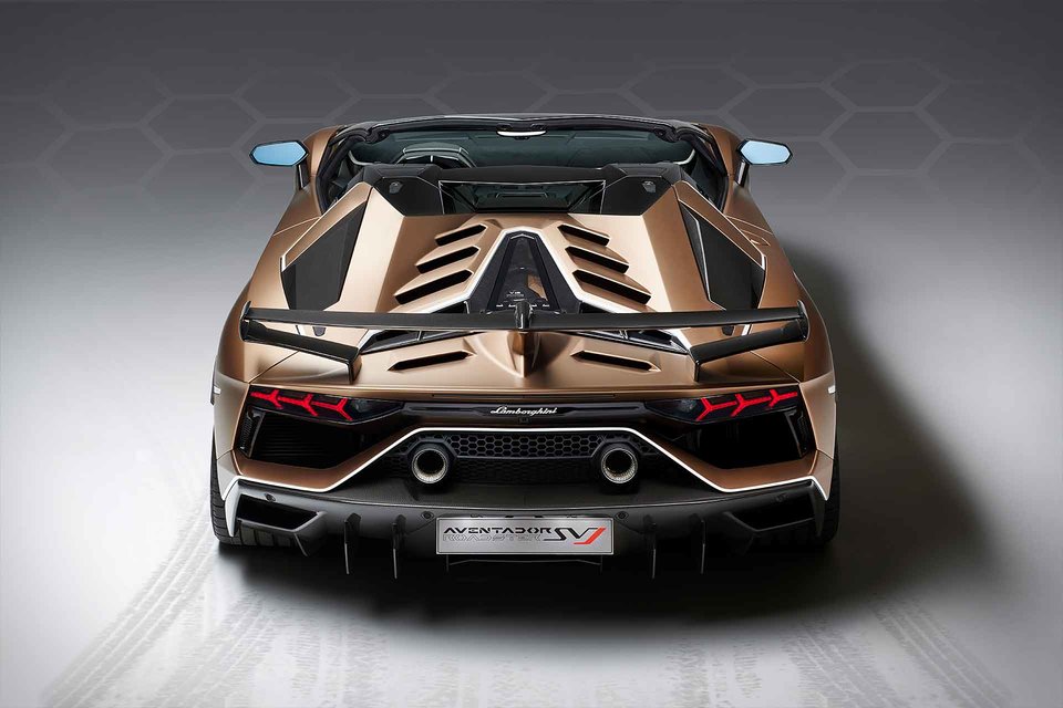 Aventador SVJ Roadster Uncrate