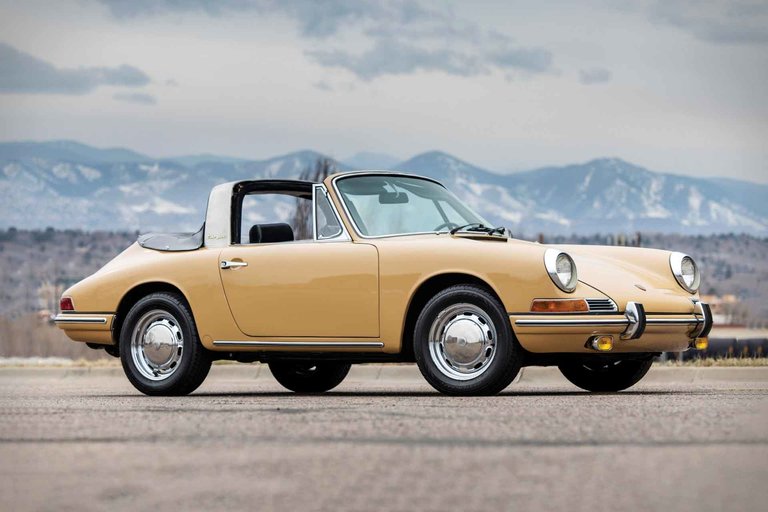 1968 Porsche 911 Soft-Window Targa
