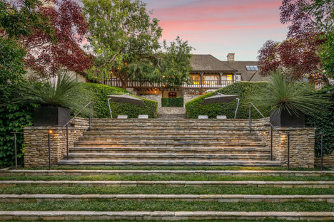 Brad Pitt & Jennifer Aniston's Beverly Hills Estate Brad Pitt & Jennifer Aniston's Beverly Hills Estate