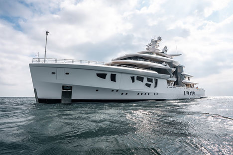 Artefact Hybrid Yacht Artefact Hybrid Yacht
