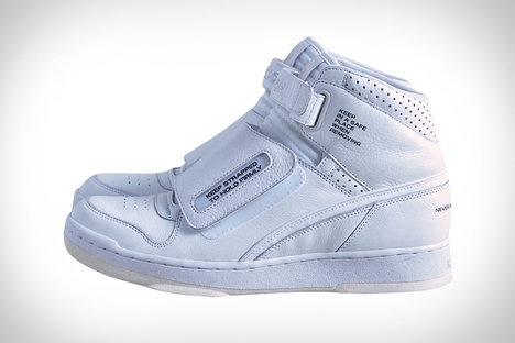 Reebok x Mountain Research Alien Stomper Sneaker Reebok x Mountain Research Alien Stomper Sneaker