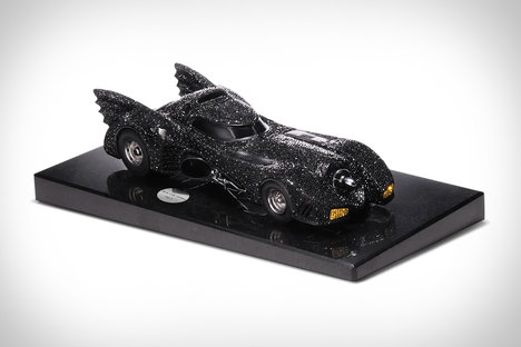施华洛世奇蝙蝠车比例模型