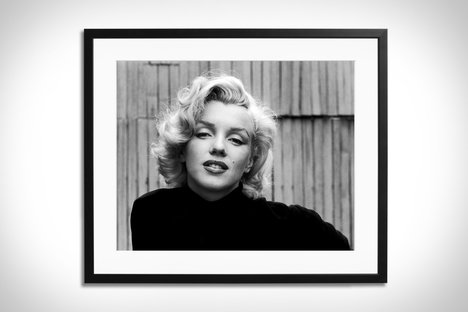 Marilyn Monroe Posing Framed Print Marilyn Monroe Posing Framed Print