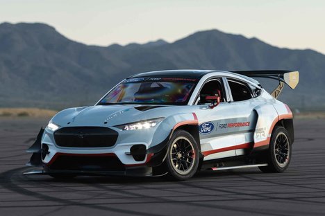 Ford Mustang Mach-E 1400 Prototype SUV Ford Mustang Mach-E 1400 Prototype SUV