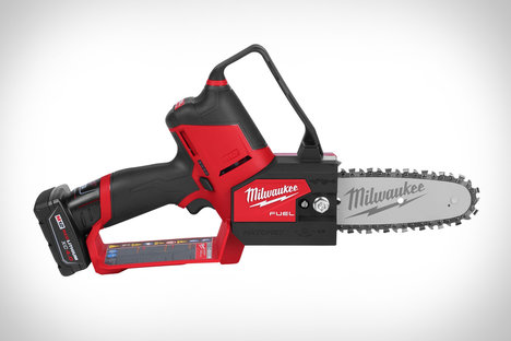 Milwaukee M12 Hatchet Cordless Chainsaw Milwaukee M12 Hatchet Cordless Chainsaw