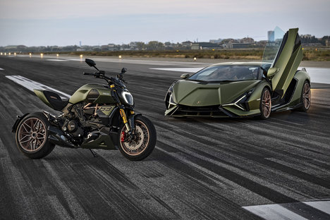 Ducati x Lamborghini Diavel 1260 Motorcycle Ducati x Lamborghini Diavel 1260 Motorcycle