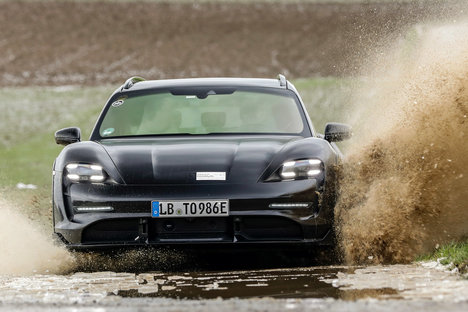 ポルシェタイカンクロスツーリスモ