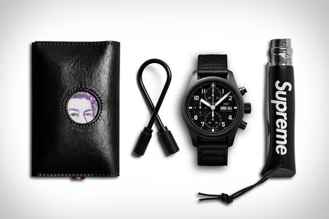 Everyday Carry: Her Majesty Everyday Carry: Her Majesty