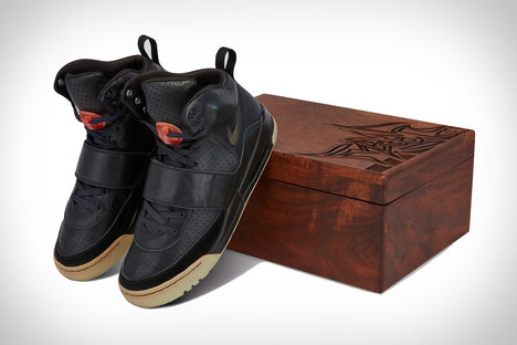 Kanye West's Grammy Worn Nike Air Yeezy Sample Kanye West's Grammy Worn Nike Air Yeezy Sample