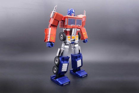 Transformers Optimus Prime Auto-Converting Robot Transformers Optimus Prime Auto-Converting Robot