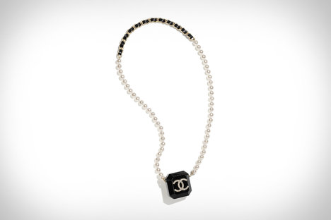Chanel AirPods Case Necklace Chanel AirPods Case Necklace