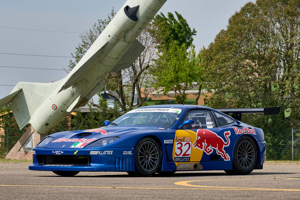 2000 フェラーリ 550 GT1 レースカー | Uncrate