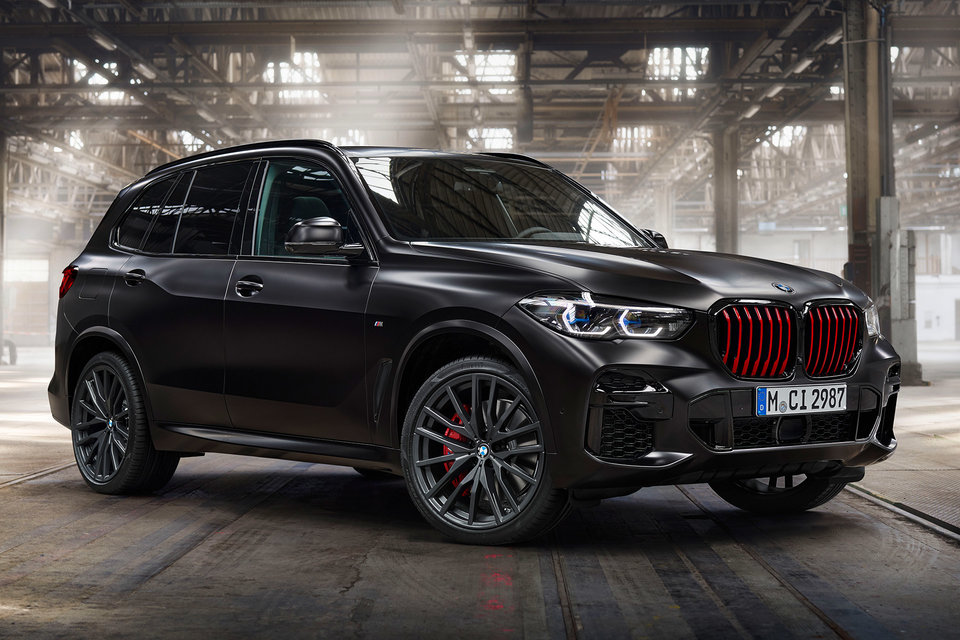 2022 BMW X5 SUV negro bermellón Uncrate