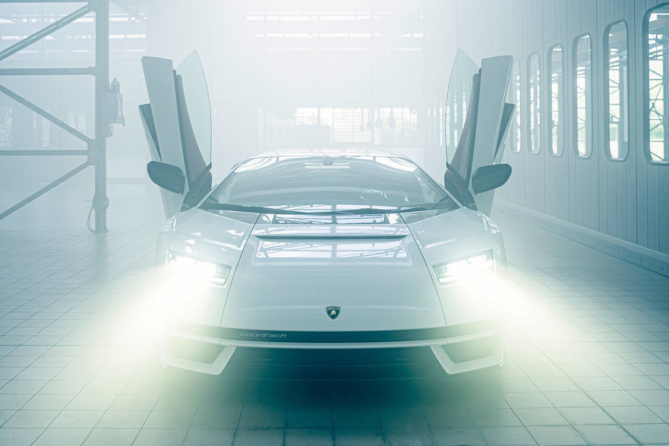 Lamborghini Countach LPI 800-4 Coupe | Uncrate