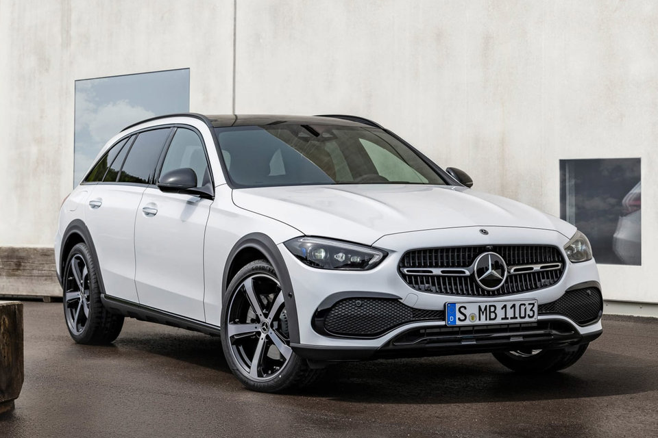 22 Porsche Taycan Sedan Uncrate