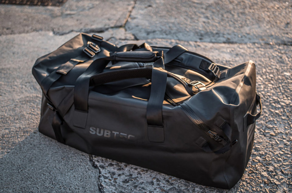バッグ BROCHURE DYNEEMA TOTE BLACK Utility Tote - Portrait - Dyneema - Black – DSPTCH