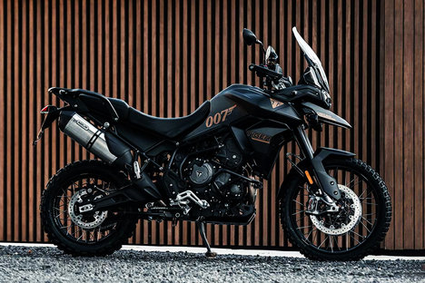 凯旋老虎 900 邦德版摩托车