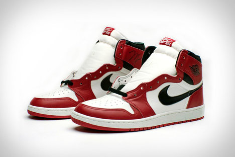 1985 Nike Air Jordan 1 Autographed Player Sample 1985 Nike Air Jordan 1 Autographed Player Sample