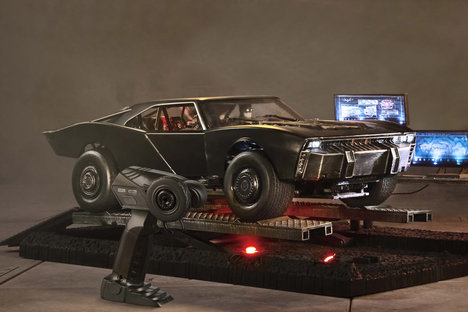 Hot Wheels x The Batman Ultimate Batmobile R/C Car Hot Wheels x The Batman Ultimate Batmobile R/C Car