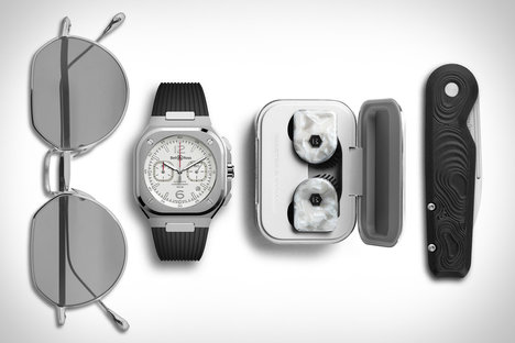 Everyday Carry: White Hawk Everyday Carry: White Hawk