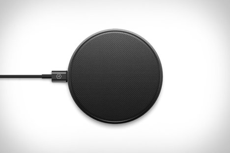 Master & Dynamic MW08 Sport Charging Pad Master & Dynamic MW08 Sport Charging Pad