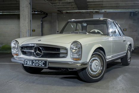 1965 Mercedes-Benz 230SL Pagoda Coupe 1965 Mercedes-Benz 230SL Pagoda Coupe