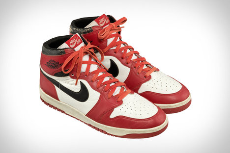 1986 Michael Jordan Game Worn & Signed Nike Air Jordan 1 Sneakers 1986 Michael Jordan Game Worn & Signed Nike Air Jordan 1 Sneakers