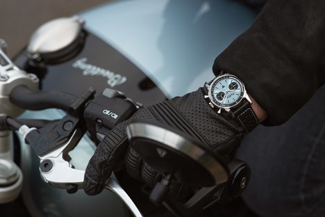 Triumph x Breitling Watch & Motorcycle Triumph x Breitling Watch & Motorcycle