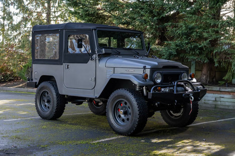 Icon 1962 Toyota FJ40 Land Cruiser SUV Icon 1962 Toyota FJ40 Land Cruiser SUV