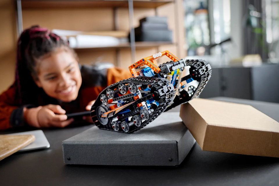 LEGO AppControlled Transformation Vehicle Uncrate